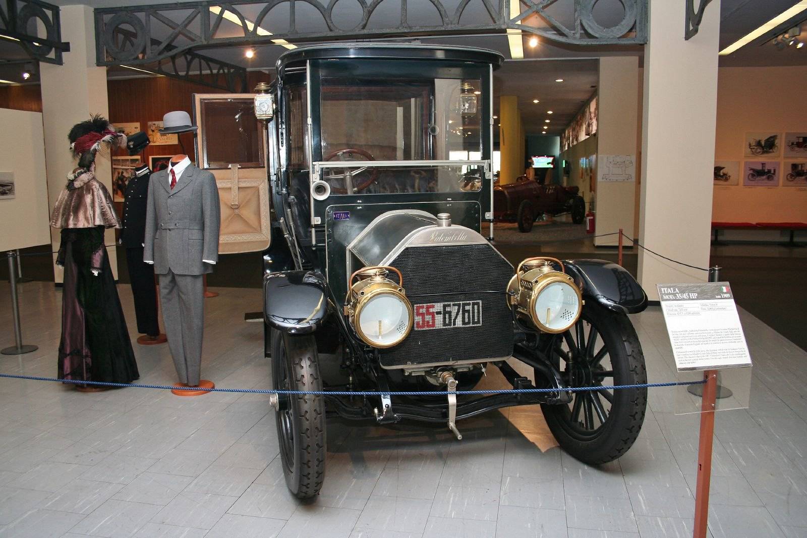 Historical vehicles present at Turin's Car museum