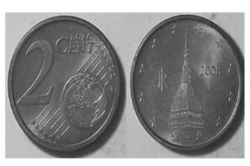 Picture of two euro cents in black and white colors