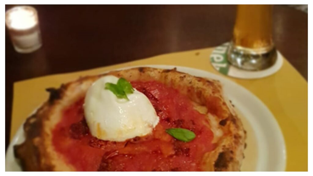 Pizza Burrata at bottega Baretti restaurant in Turin