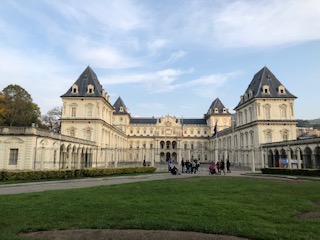 Picture of the Castello del Valentino and its garden from the back