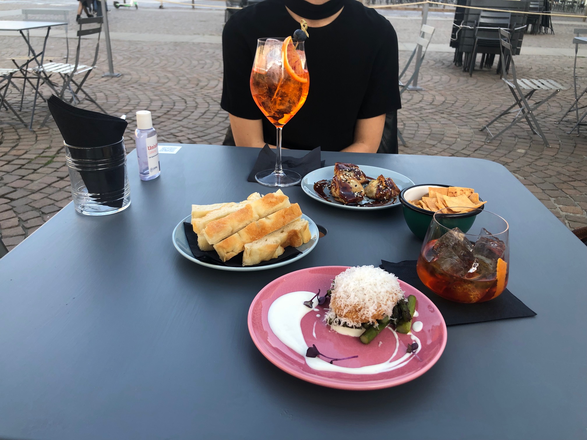food and drinks at Drogheria bar in Turin during aperitivo