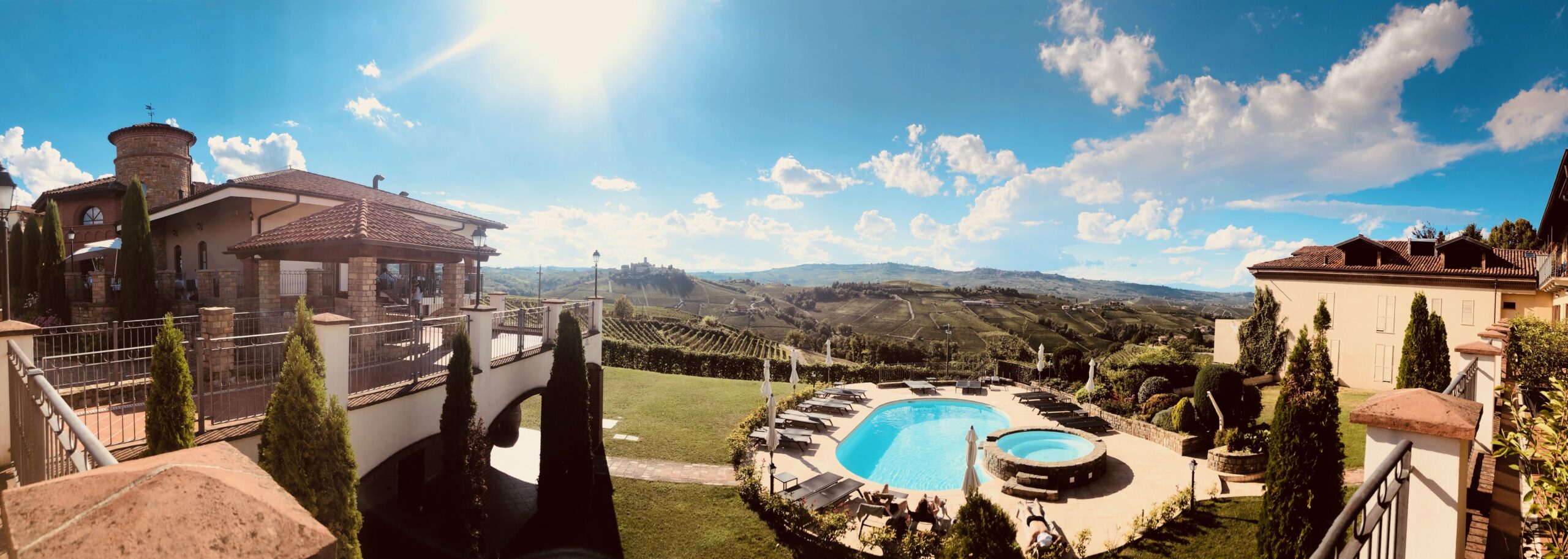 Private estate in the Langhe with pool and balcony overlooking Barolo vineyards